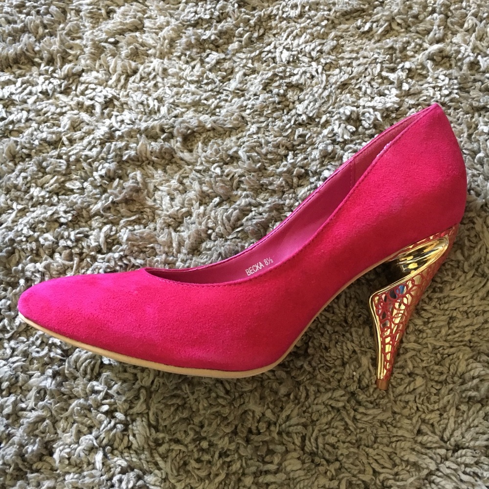 N.Y.L.A “Becka” Fuschia Suede Pumps - Picture 4 of 6